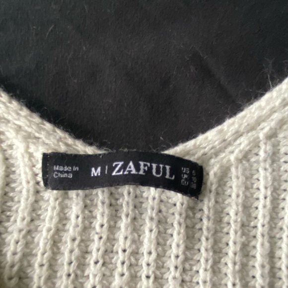 White Knitted Zaful Sweater; Size M; Middle Crossed; Mew Condition - Picture 2 of 5